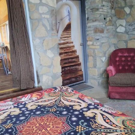 La Loma Del Chivo Llc Stone Cottage Alternative Building Marathon Exteriör bild