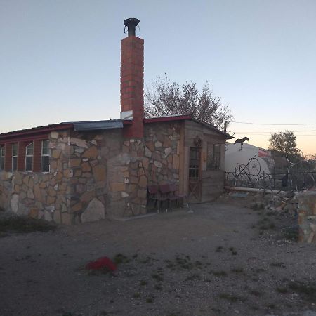 La Loma Del Chivo Llc Stone Cottage Alternative Building Marathon Exteriör bild