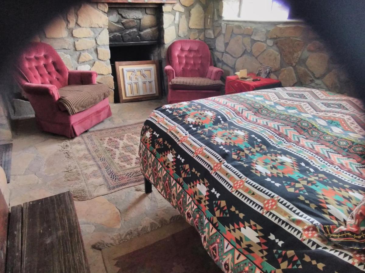 La Loma Del Chivo Llc Stone Cottage Alternative Building Marathon Exteriör bild